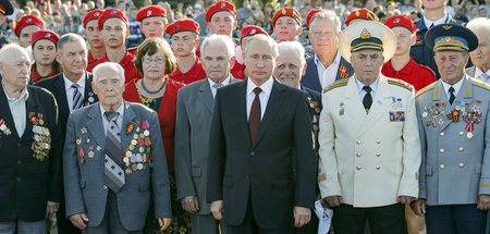 Kranzniederlegung am historischen Ort anlässlich des 75. Jahrest...