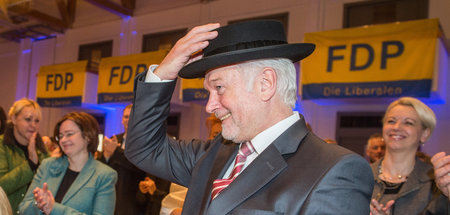 Welchem verzweifelten Beispiel folgt dieser Mann? Wolfgang Kubic... Welchem verzweifelten Beispiel folgt dieser Mann? Wolfgang Kubic...