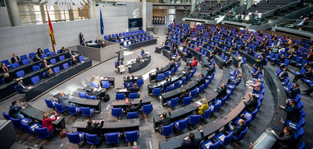 Ohne Gegenstimmen: Die Abgeordneten des Bundestages verzichten i