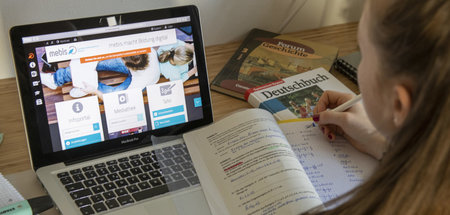 Laptop, Internet, Software: Hartz-IV-Familien sollen Ausrüstung ... Laptop, Internet, Software: Hartz-IV-Familien sollen Ausrüstung ...