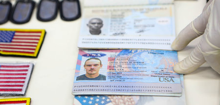 Venezuelas Präsident Nicolás Maduro präsentiert in Caracas bei e...