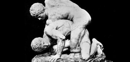 Sport oder Unterhaltung? Antike Wrestling-Statue Sport oder Unterhaltung? Antike Wrestling-Statue