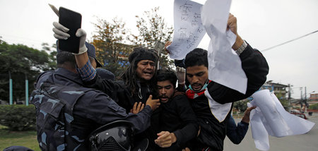 Polizei unterbindet am Sonntag in Kathmandu wegen Ausgangssperre...