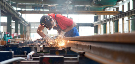 Die neuen Sparvorhaben der Deutschen Bahn AG sorgen für politisc...