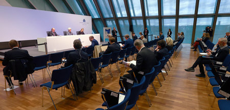 EZB-Pressekonferenz: »Unbeirrt« vom Karlsruher Urteil will Zentr...