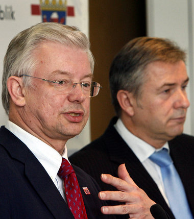 Lehrmeister Koch (links) und sein Schüler Wowereit Lehrmeister Koch (links) und sein Schüler Wowereit