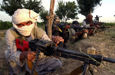 Verteidigungsbereit: Taliban-Kämpfer in der afghanischen Provinz... Verteidigungsbereit: Taliban-Kämpfer in der afghanischen Provinz...