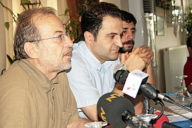 Aydin Cubukcu (l.) bei der Pressekonferenz am Donnerstag in Ista... Aydin Cubukcu (l.) bei der Pressekonferenz am Donnerstag in Ista...