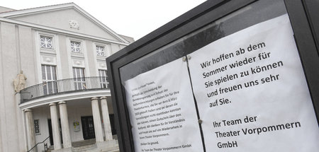 Eine Sitzreihe Abstand: Die Theater planen nun »Vor-Ort-Konzepte...