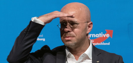 Wer könnte ihm noch helfen?: Andreas Kalbitz (Falkensee, 27.4.20... Wer könnte ihm noch helfen?: Andreas Kalbitz (Falkensee, 27.4.20...