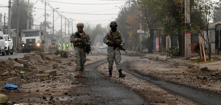 Soldaten patrouillieren in Santiago de Chile (19.5.2020)