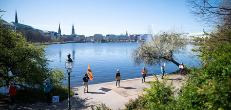Protest in Zeiten der Pandemie: »Seebrücke«-Aktivisten an der Ha...