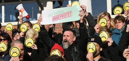 Befristete Arbeitsverhältnisse sind eine Zumutung: Protestaktion...