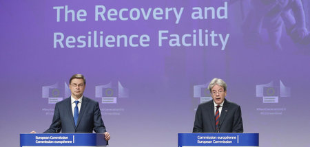 Die EU-Kommissare Valdis Dombrovskis (l.) und Paolo Gentiloni wa...