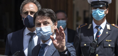 Italiens Premier Giuseppe Conte nach einer Senatssitzung am 20. ...