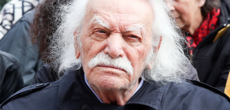 Manolis_Glezos_gesto_64894990.jpg