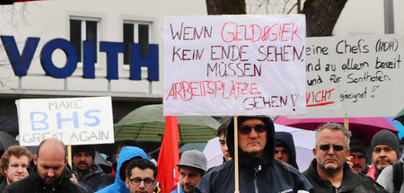 Beschäftigte des Maschinenbauers Voith demonstrieren gegen die m...