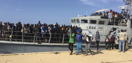 Zahlreiche von der libyschen »Küstenwache« im Mittelmeer aufgegr...