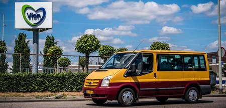 Mit dem Kleinbus zur Schlachterei: Beförderung von Vion-Leiharbe...