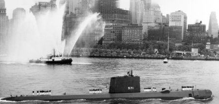 »Neues Zeitalter der Bedrohung«: Atom-U-Boot 1958 im Hafen von N... »Neues Zeitalter der Bedrohung«: Atom-U-Boot 1958 im Hafen von N...