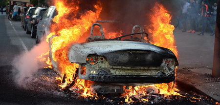 Die Bürgerpresse liebt diese Bilder: Brennendes Auto in Hamburg ... Die Bürgerpresse liebt diese Bilder: Brennendes Auto in Hamburg ...