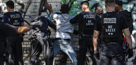 »Racial Profiling«? Polizeieinsätze wie dieser im Görlitzer Park...