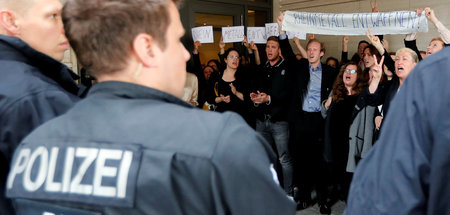 Protest gegen Rheinmetall-Hauptversammlung in Berlin (28.5.2019) Protest gegen Rheinmetall-Hauptversammlung in Berlin (28.5.2019)