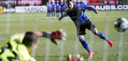 Viertelfinale für die Ewigkeit: Anthony Barylla (Saarbrücken) tr... Viertelfinale für die Ewigkeit: Anthony Barylla (Saarbrücken) tr...
