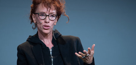 Schriftstellerin Sibylle Berg, hier bei einer Lesung 2019, fiel ...