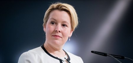 Bundesfamilienministerin Franziska Giffey (SPD) bei einer Presse...