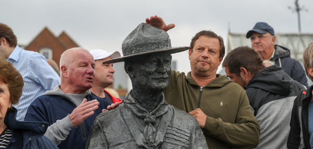 Die Antirassismus-Bewegung ist gegen die Statue von Baden-Powell