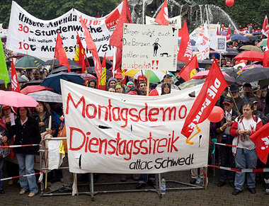 Am Samstag auf dem Berliner Alexanderplatz Am Samstag auf dem Berliner Alexanderplatz