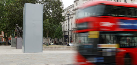 Im Bretterkasten: Churchill-Statue auf dem Parliament Square