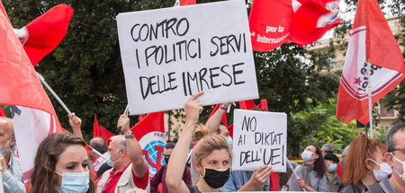 Proteste gegen die »Zukunftskonferenz« des italienischen Premier... Proteste gegen die »Zukunftskonferenz« des italienischen Premier...