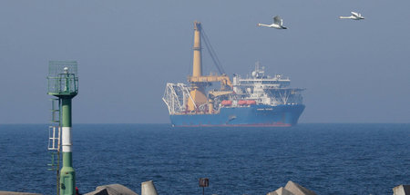 Das russische Verlegeschiff »Akademik Tscherskij« macht sich auf... Das russische Verlegeschiff »Akademik Tscherskij« macht sich auf...