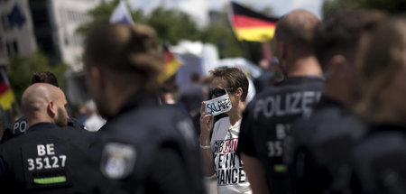 Proteste gegen Beschränkungen in der Coronakrise verbreiten oft ... Proteste gegen Beschränkungen in der Coronakrise verbreiten oft ...