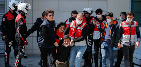 Die türkische Polizei geht auch während der Coronapandemie gegen...