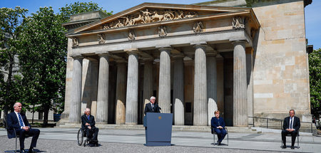 Kein Einspruch möglich: Am Jahrestag der Befreiung vom Faschismu...