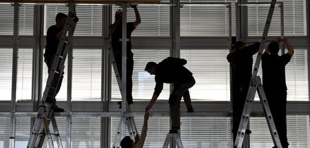 Angeblich ist die Arbeitskraft hierzulande für die Unternehmen z...