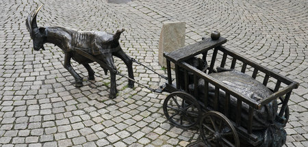 Sie ist am Genesen: Die Zeitzer Bronzeziege