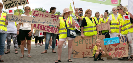 Für gleiche Arbeitsbedingungen und Entlohnung in Ost und West – ... Für gleiche Arbeitsbedingungen und Entlohnung in Ost und West – ...