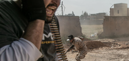 Kämpfer der »Nationalen Konsensregierung« bei Zusammenstößen mit...