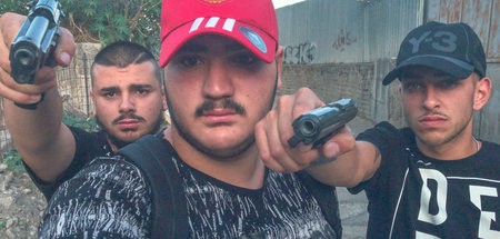 Waffen, Drogenhandel und Kriminalität sind für die Jugendlichen ...