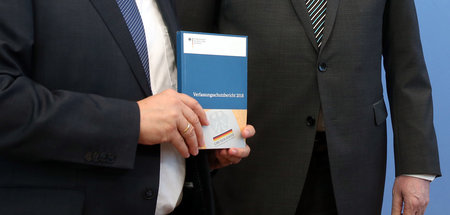 Pose entfällt vorerst: Horst Seehofer und Thomas Haldenwang bei ...