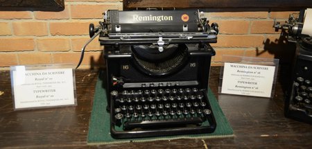 Mehr als Museumsstücke: Schreibtische samt -geräten