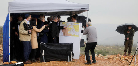 Israels Premierminister Benjamin Netanjahu besucht die Siedlung ...