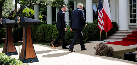 Polens Präsident Andrzej Duda (l.) und sein US-Amtskollege Donal...