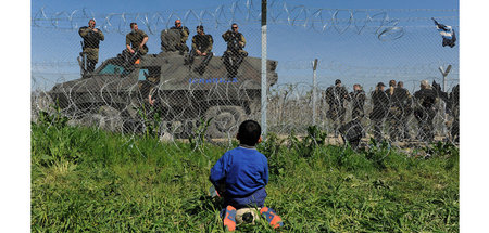 Kind an der Grenze: Flüchtlingslager in Idomeni (Griechenland) a...