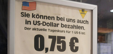 Selbst an der Nordseeküste kann an der Supermarktkasse mit Dolla...