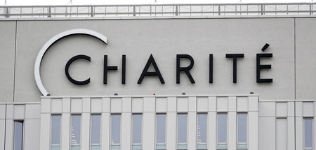 Im Deutschlandfunk berichtet eine Ärztin der Berliner Charité üb...